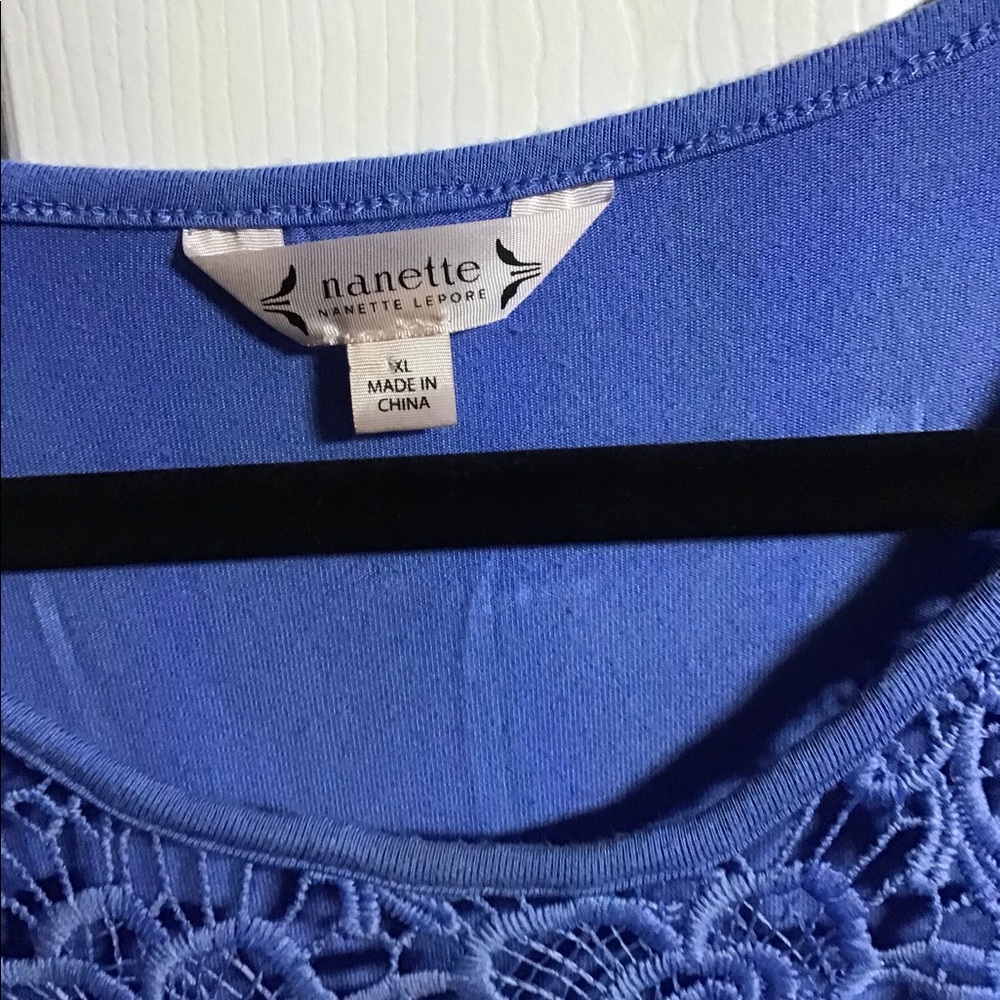 Gently worn sleeves top